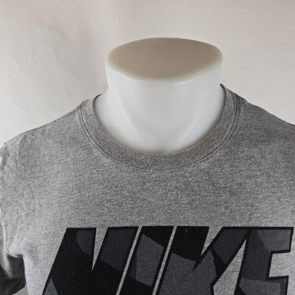 Nike T Shirt Mens Small Grey Graphic Tee Athletic Cut Sports Camo Logo Work Out - Picture 3 of 7